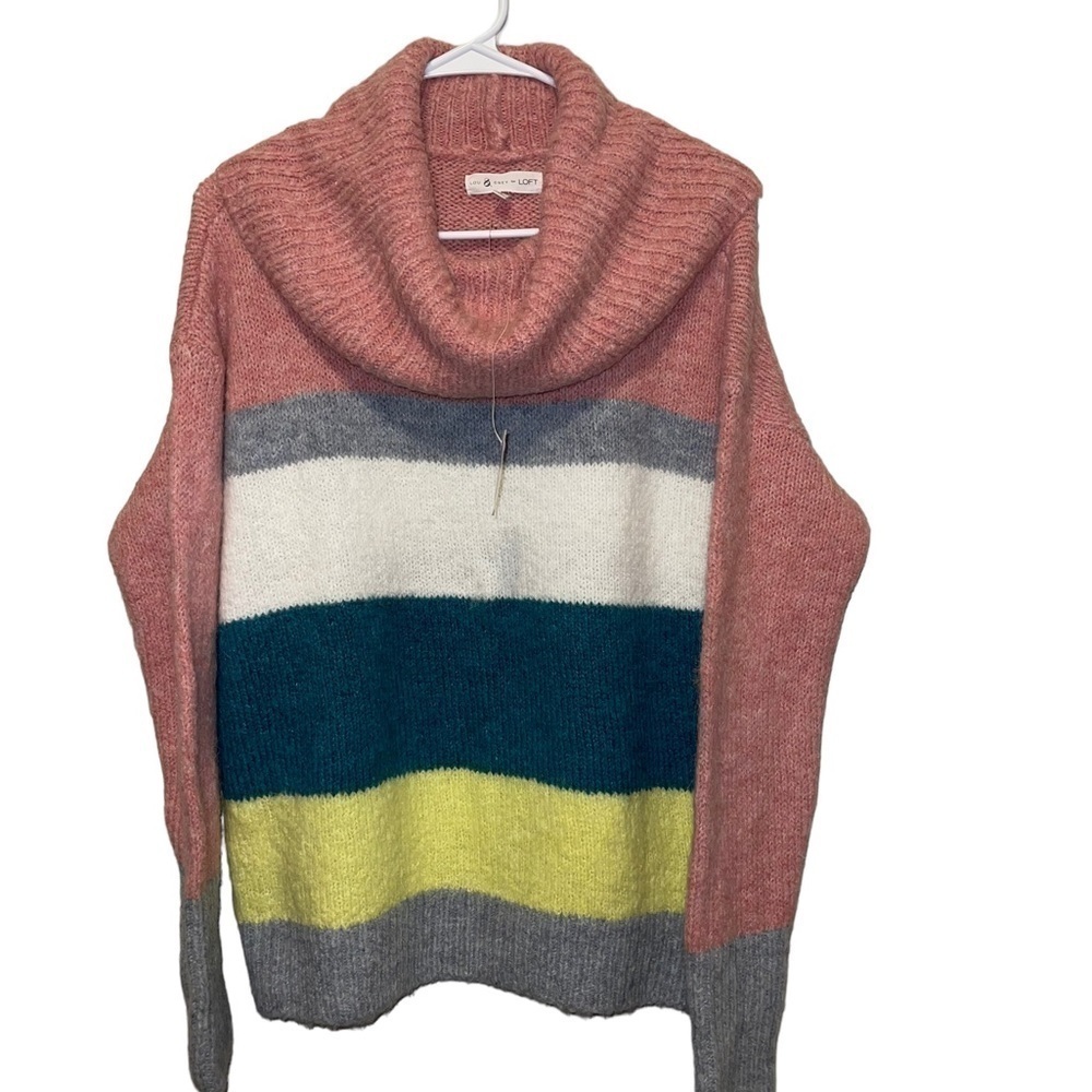 NWT Loft Woman Sweater Size L !